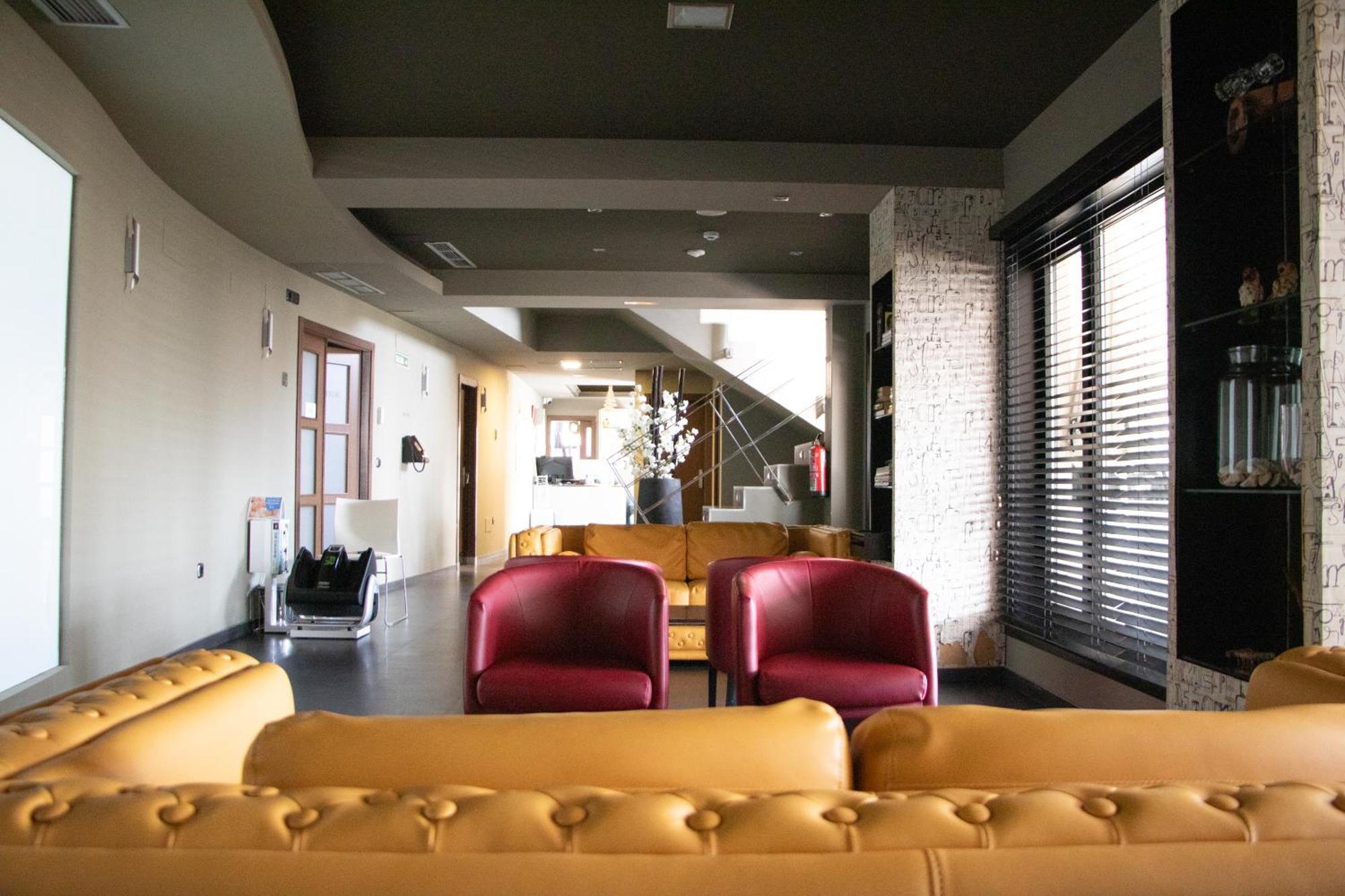 Pension Restaurante "O Retiro " Arzúa Esterno foto